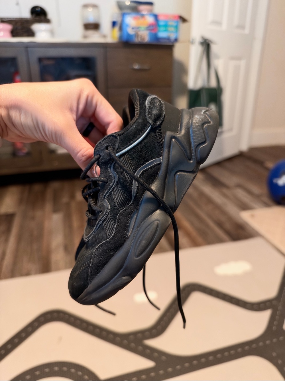 Adidas Ozweego boys black shoes 11C